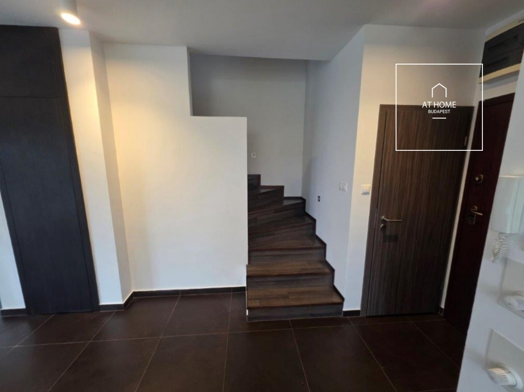 A renovated 95 sqm three-story apartment with a rooftop terrace, located in the 3rd district