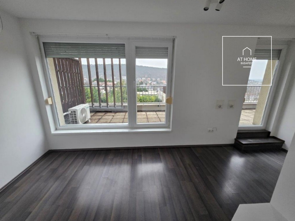 A renovated 95 sqm three-story apartment with a rooftop terrace, located in the 3rd district
