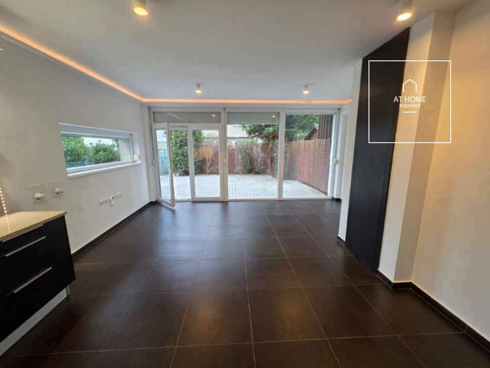 A renovated 95 sqm three-story apartment with a rooftop terrace, located in the 3rd district