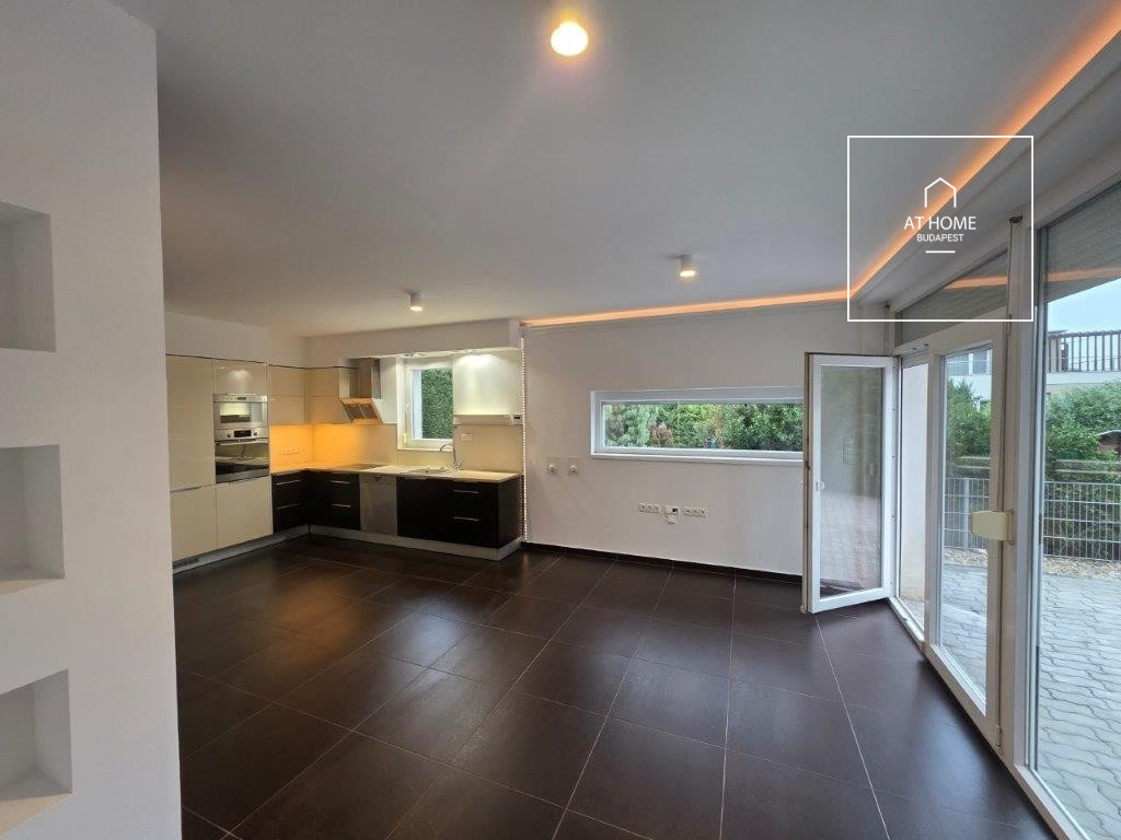 A renovated 95 sqm three-story apartment with a rooftop terrace, located in the 3rd district