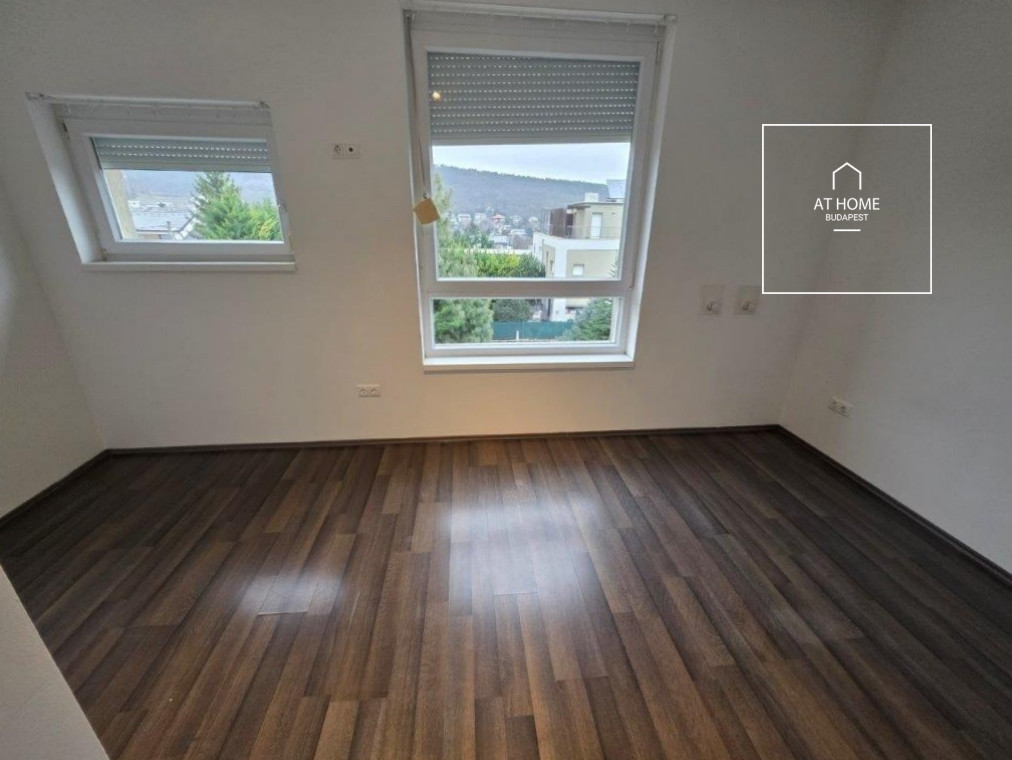 A renovated 95 sqm three-story apartment with a rooftop terrace, located in the 3rd district