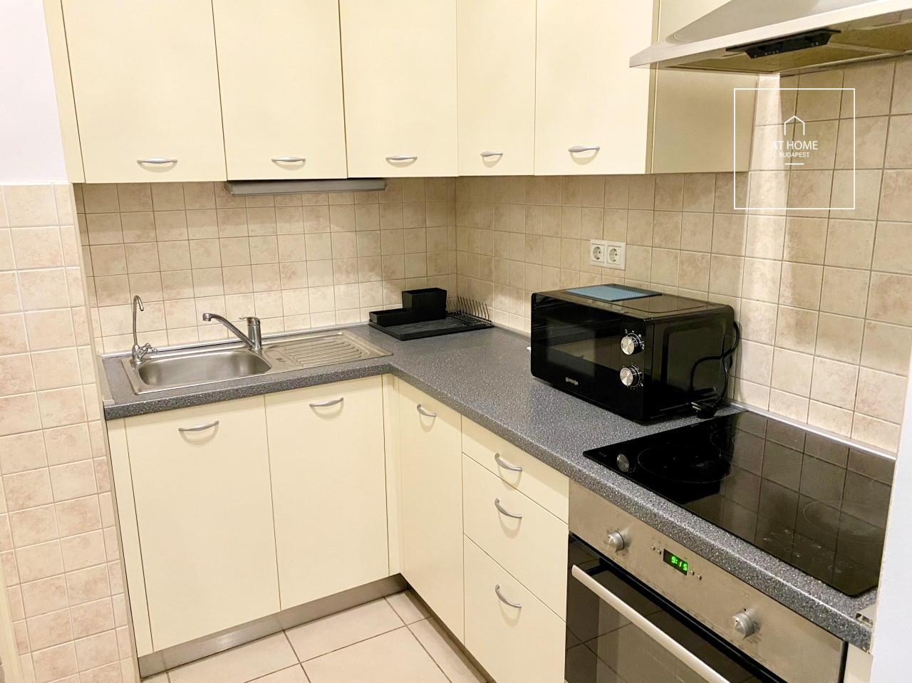 Freshly renovated 56 sqm, 1st-floor apartment in District XIII, Marina part