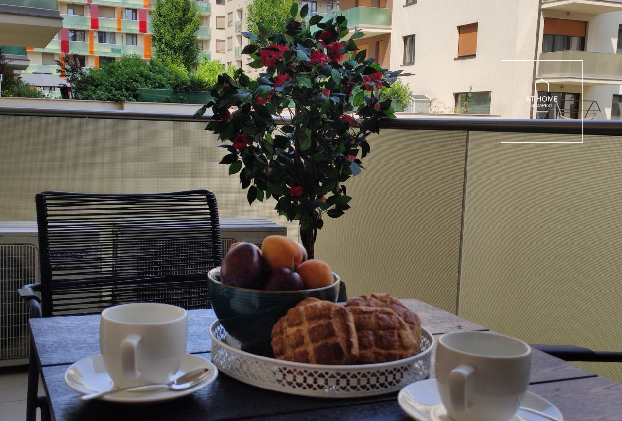 Exclusive 2-bedroom luxury apartment in Corvin-Negyed