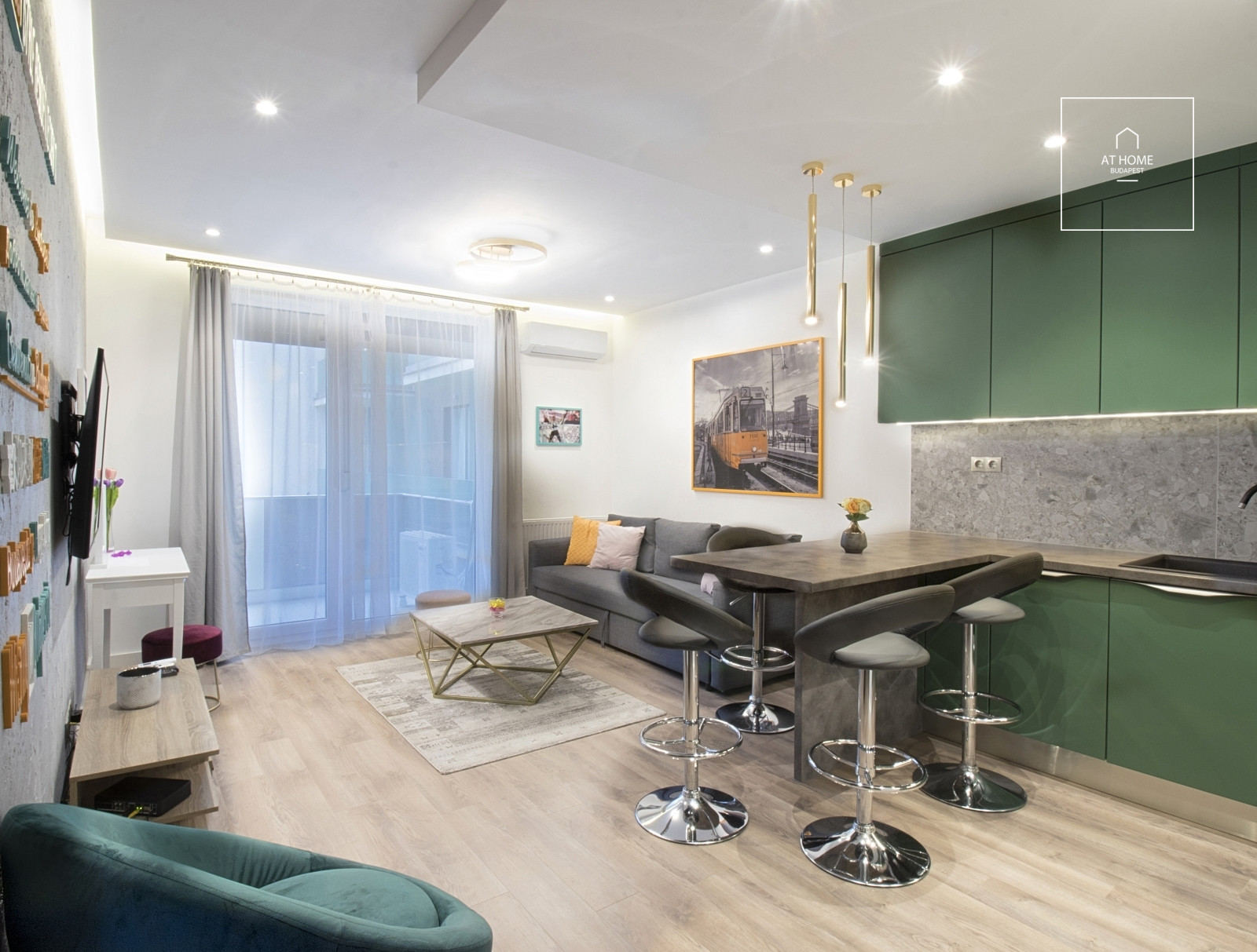 Exclusive 2-bedroom luxury apartment in Corvin-Negyed