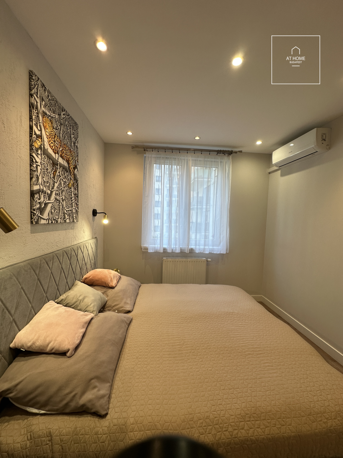 Exclusive 2-bedroom luxury apartment in Corvin-Negyed