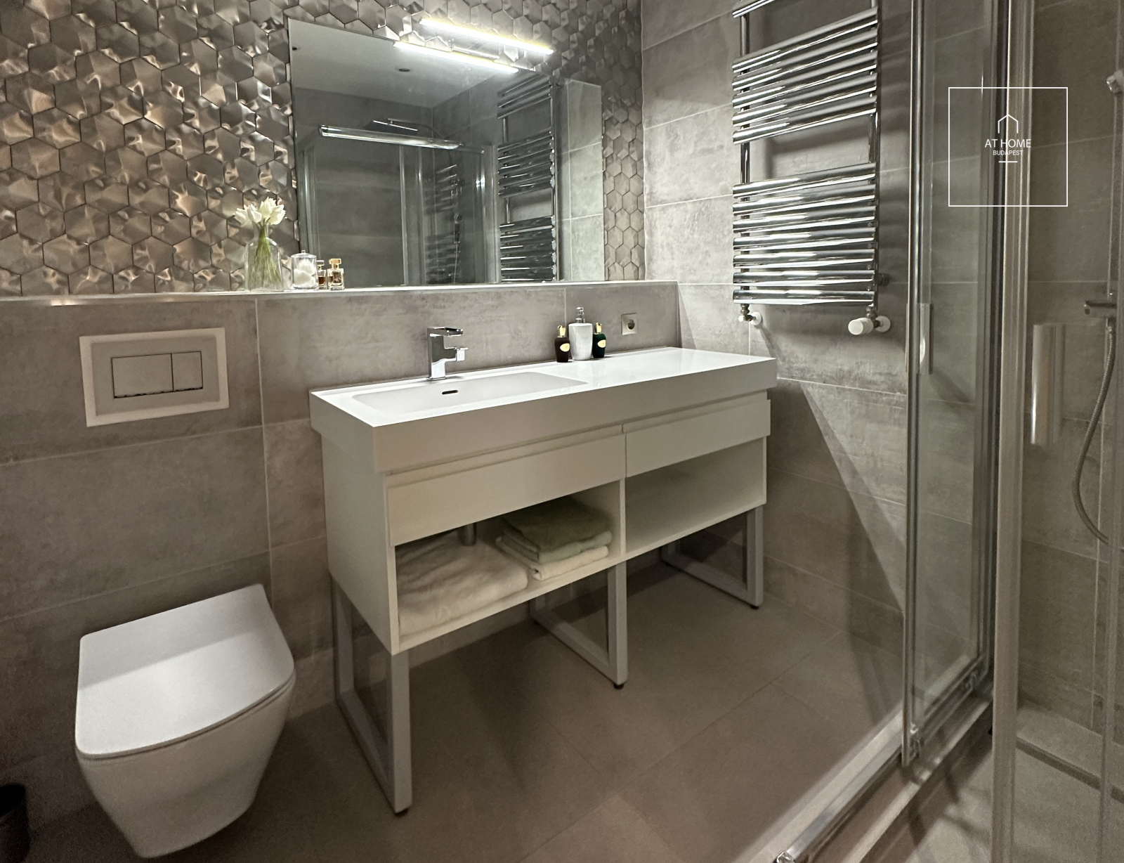 Exclusive 2-bedroom luxury apartment in Corvin-Negyed