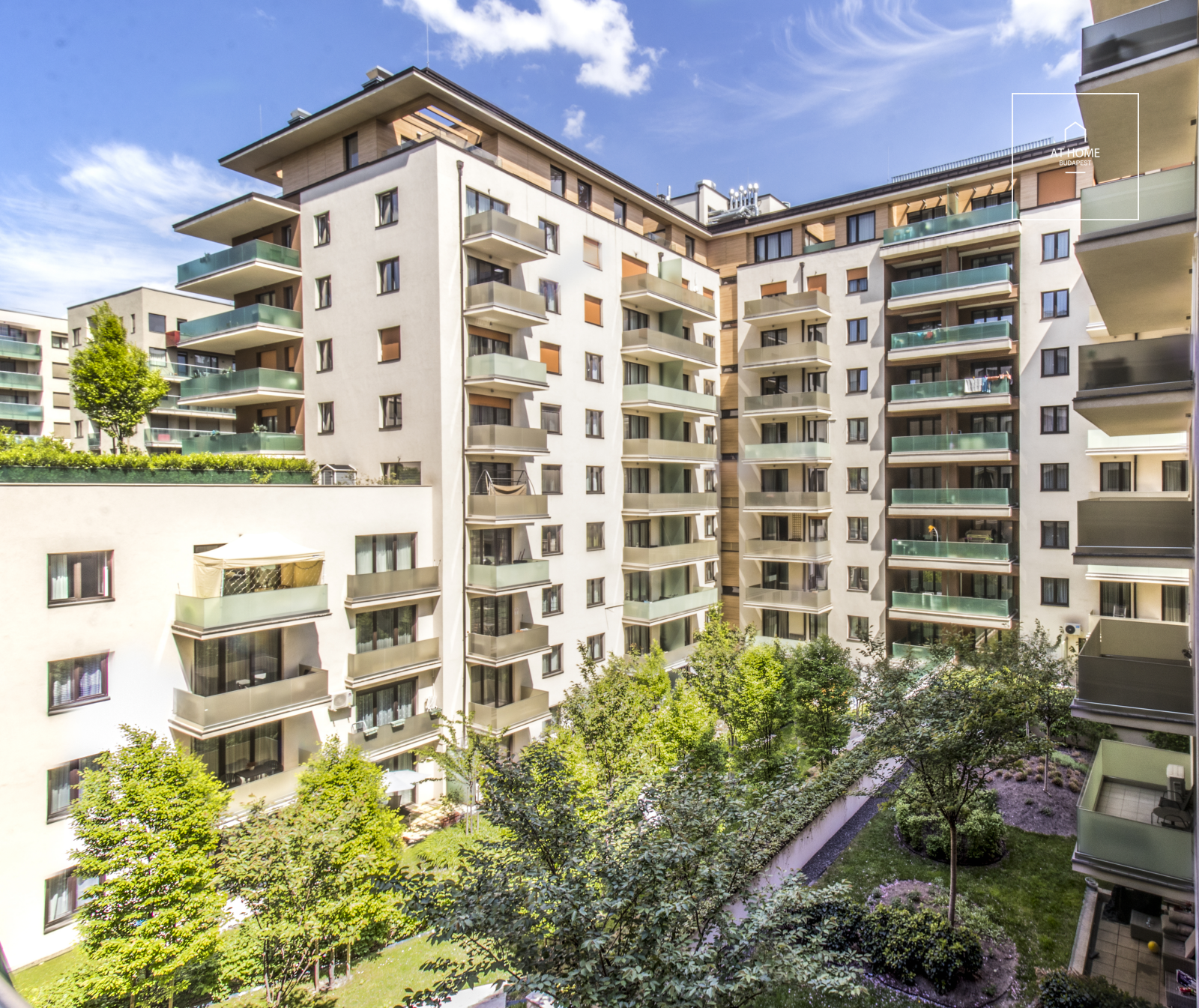 Exclusive 2-bedroom luxury apartment in Corvin-Negyed
