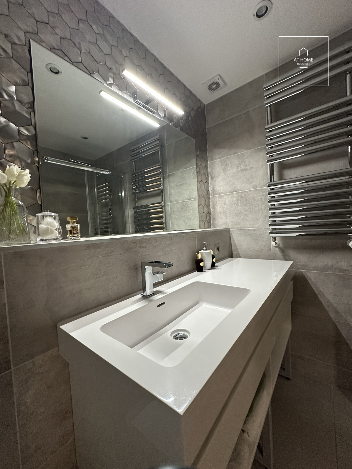 Exclusive 2-bedroom luxury apartment in Corvin-Negyed