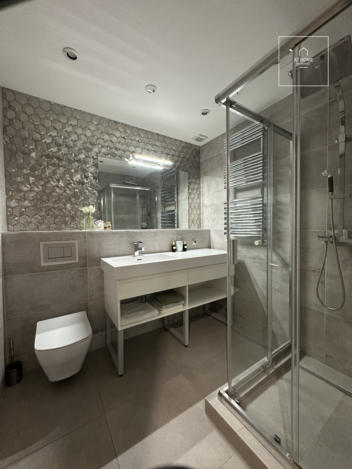 Exclusive 2-bedroom luxury apartment in Corvin-Negyed