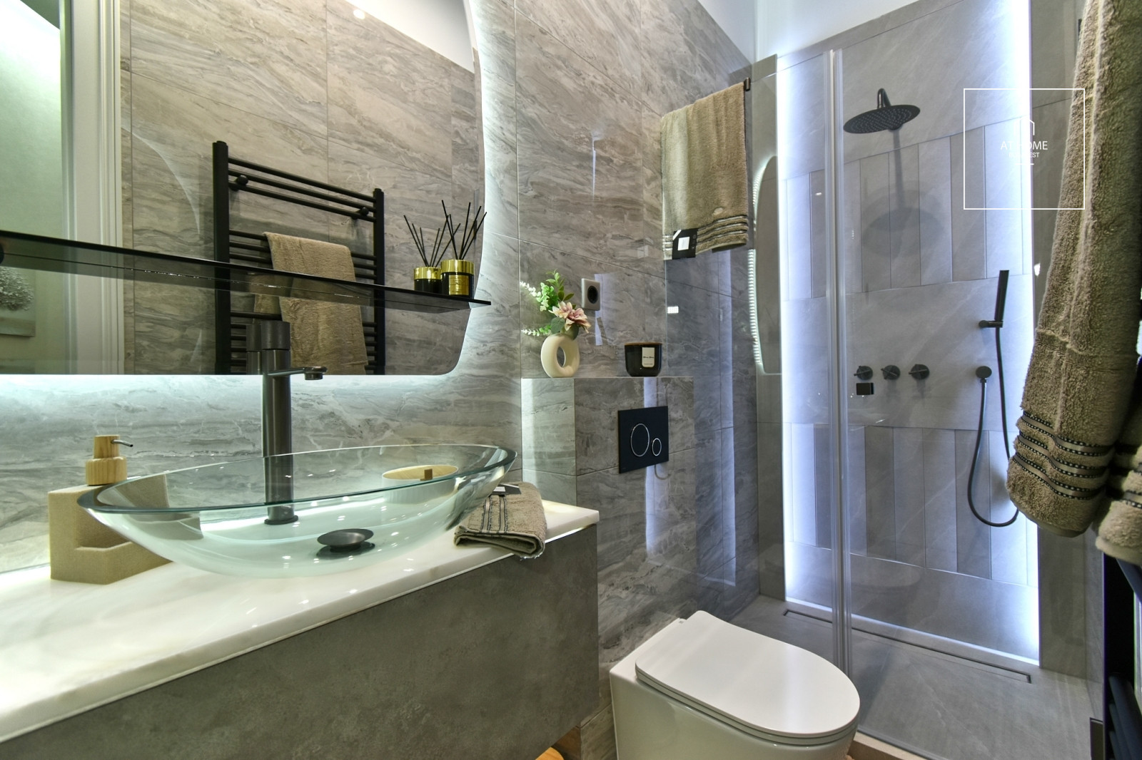 Renovated 103 sqm apartment with 3 bedrooms in District VI