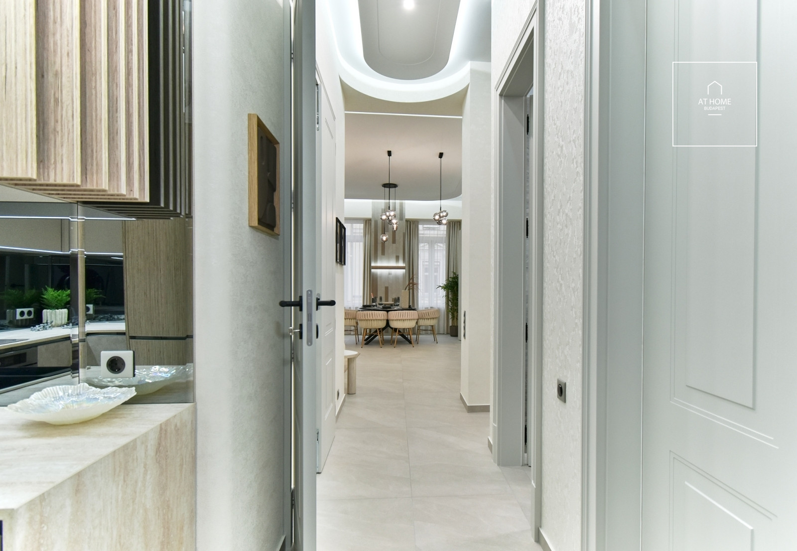 Renovated 103 sqm apartment with 3 bedrooms in District VI