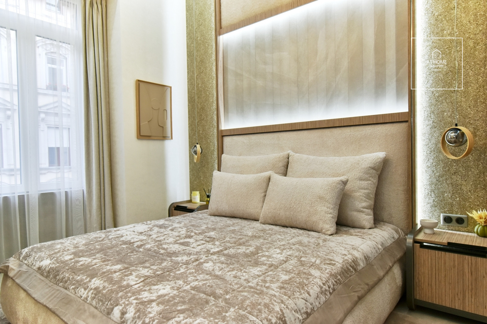 Renovated 103 sqm apartment with 3 bedrooms in District VI