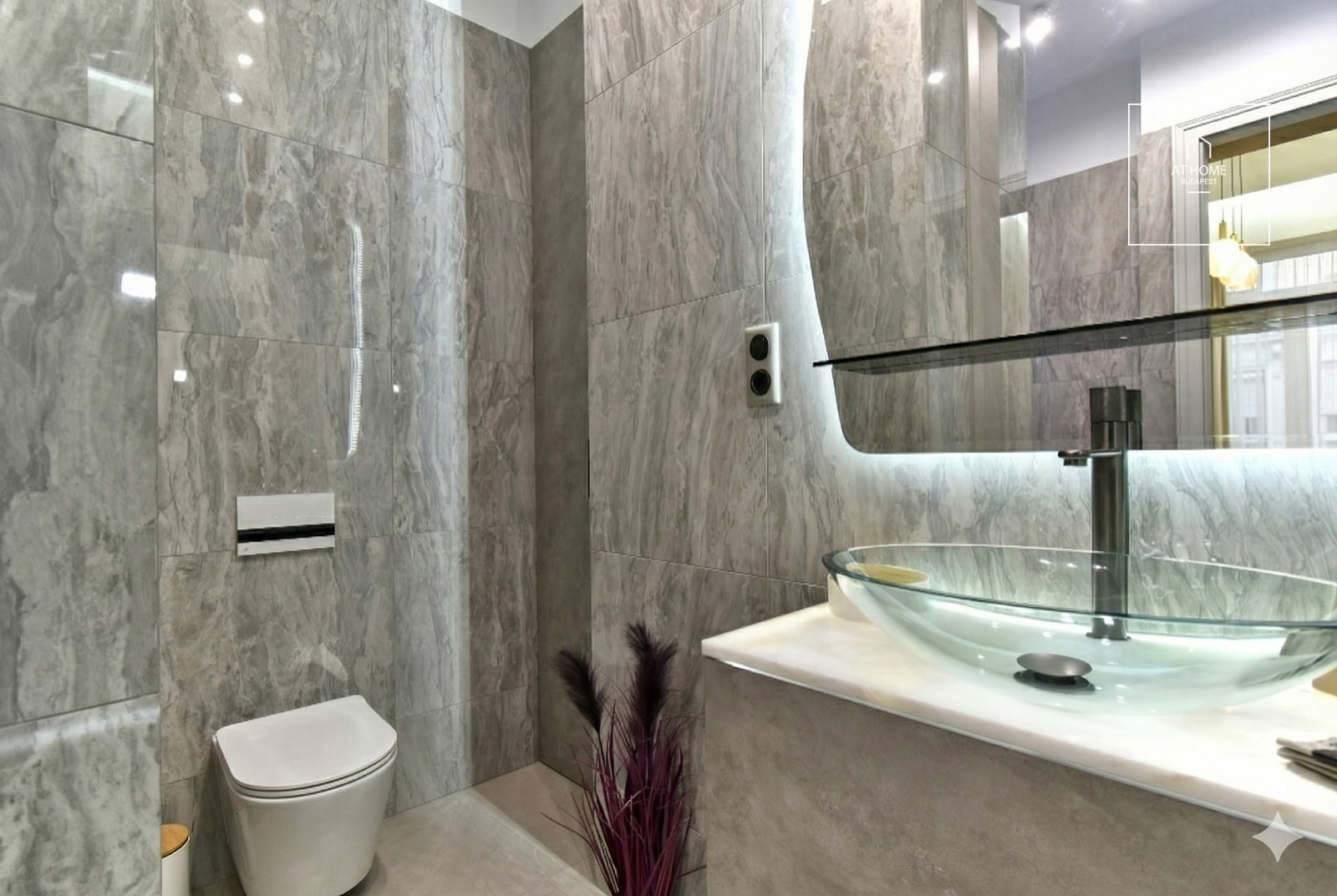 Renovated 103 sqm apartment with 3 bedrooms in District VI