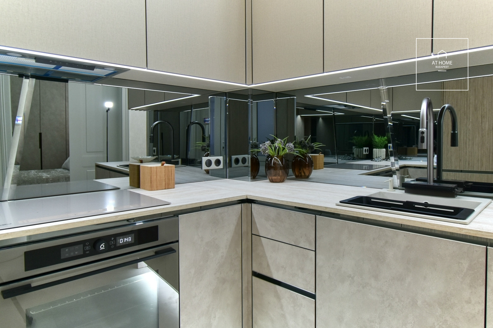 Renovated 103 sqm apartment with 3 bedrooms in District VI