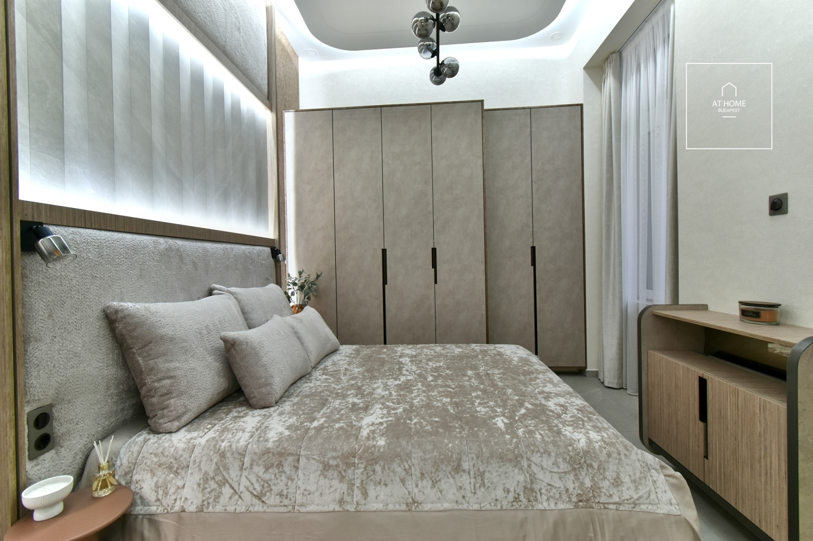 Renovated 103 sqm apartment with 3 bedrooms in District VI