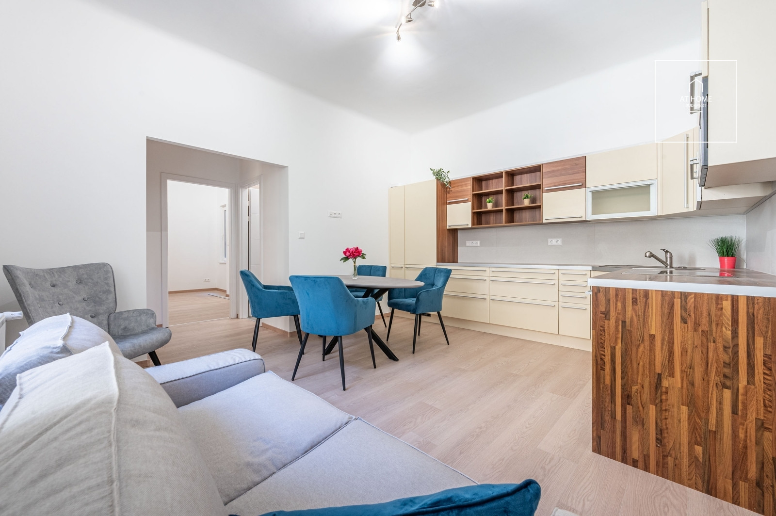 Fully renovated 56 qm apartment with 2 bedrooms in the 6th district