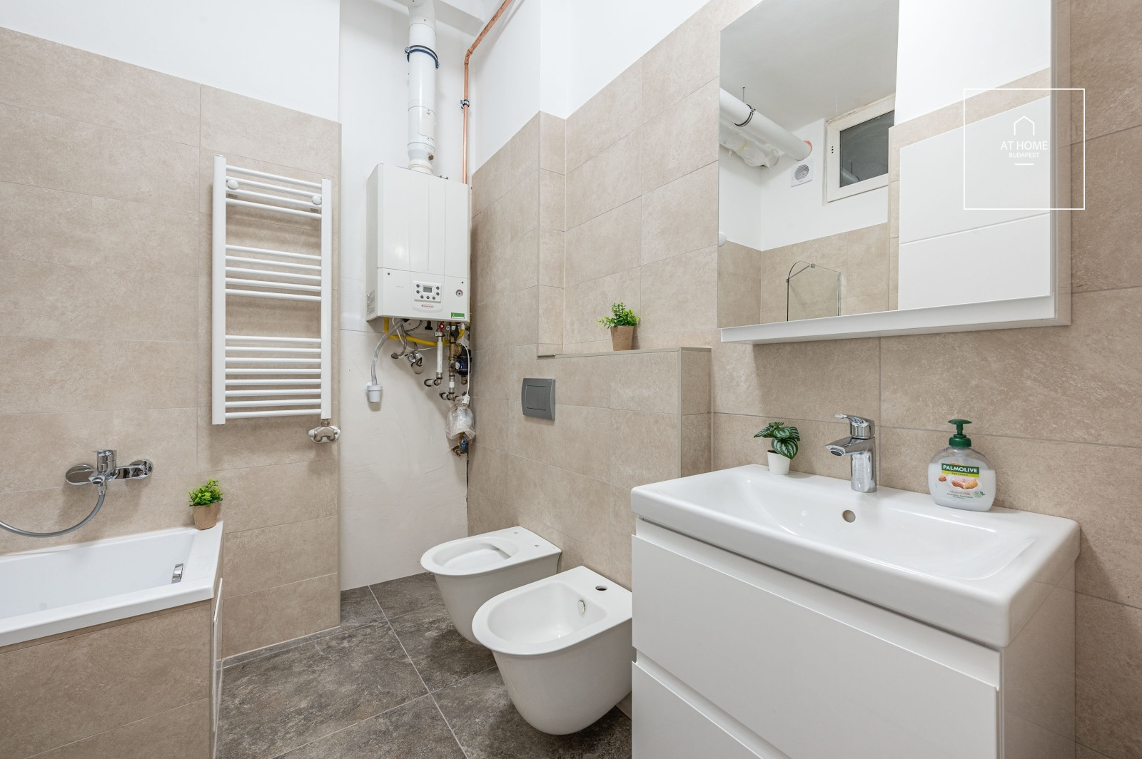 Fully renovated 56 qm apartment with 2 bedrooms in the 6th district