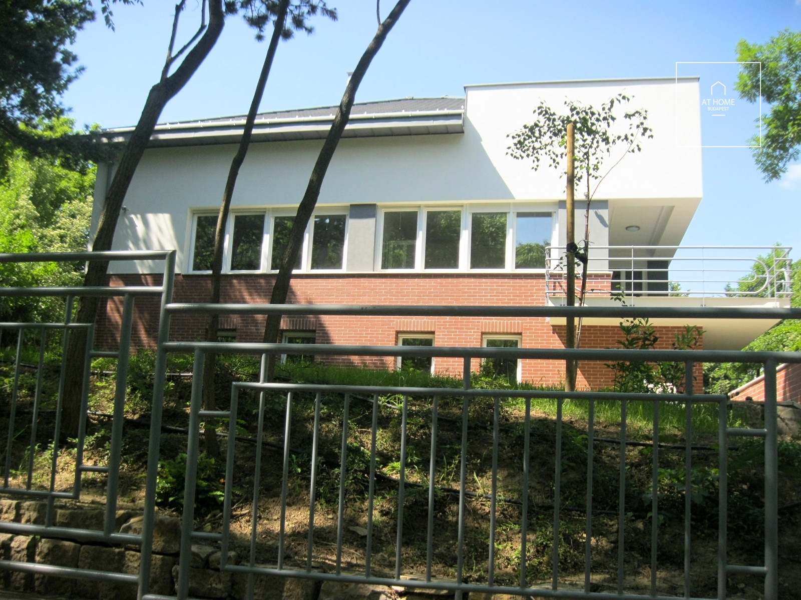 Two-story 200 sqm family house in a green setting in District XII