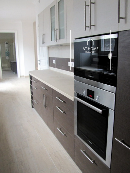 Two-story 200 sqm family house in a green setting in District XII