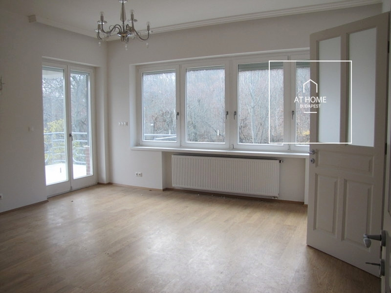 Two-story 200 sqm family house in a green setting in District XII