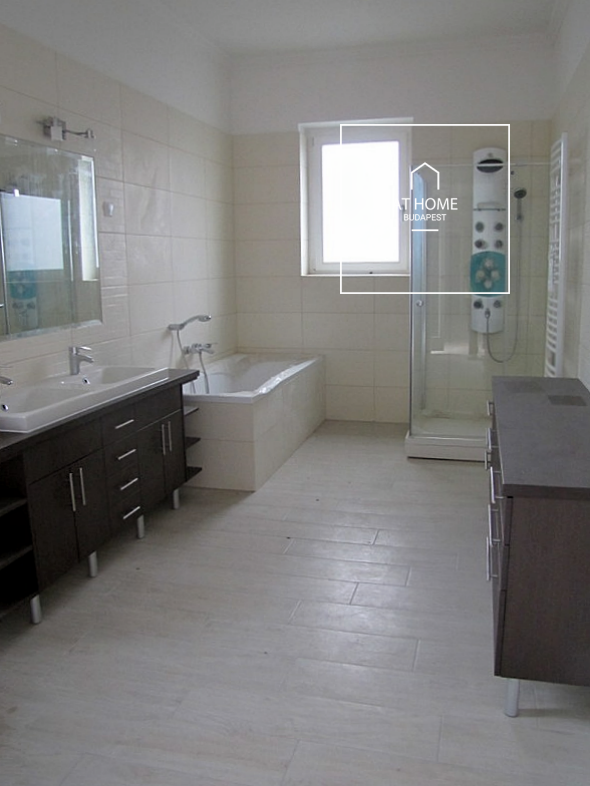 Two-story 200 sqm family house in a green setting in District XII