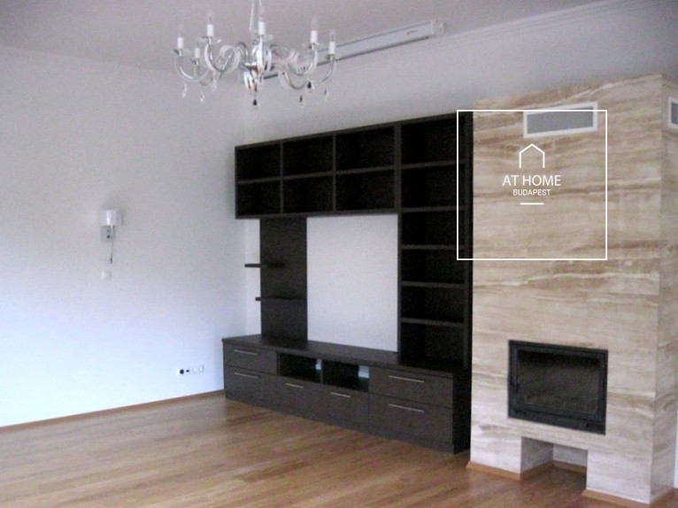 Two-story 200 sqm family house in a green setting in District XII