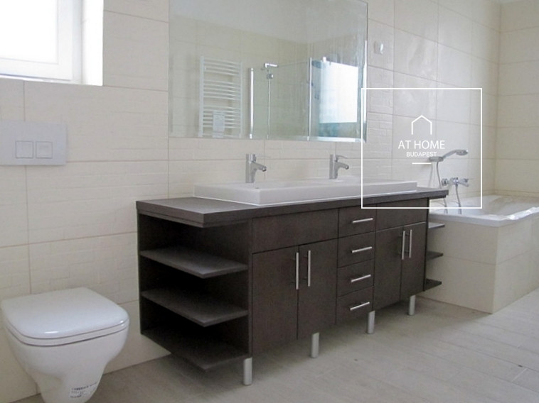 Two-story 200 sqm family house in a green setting in District XII