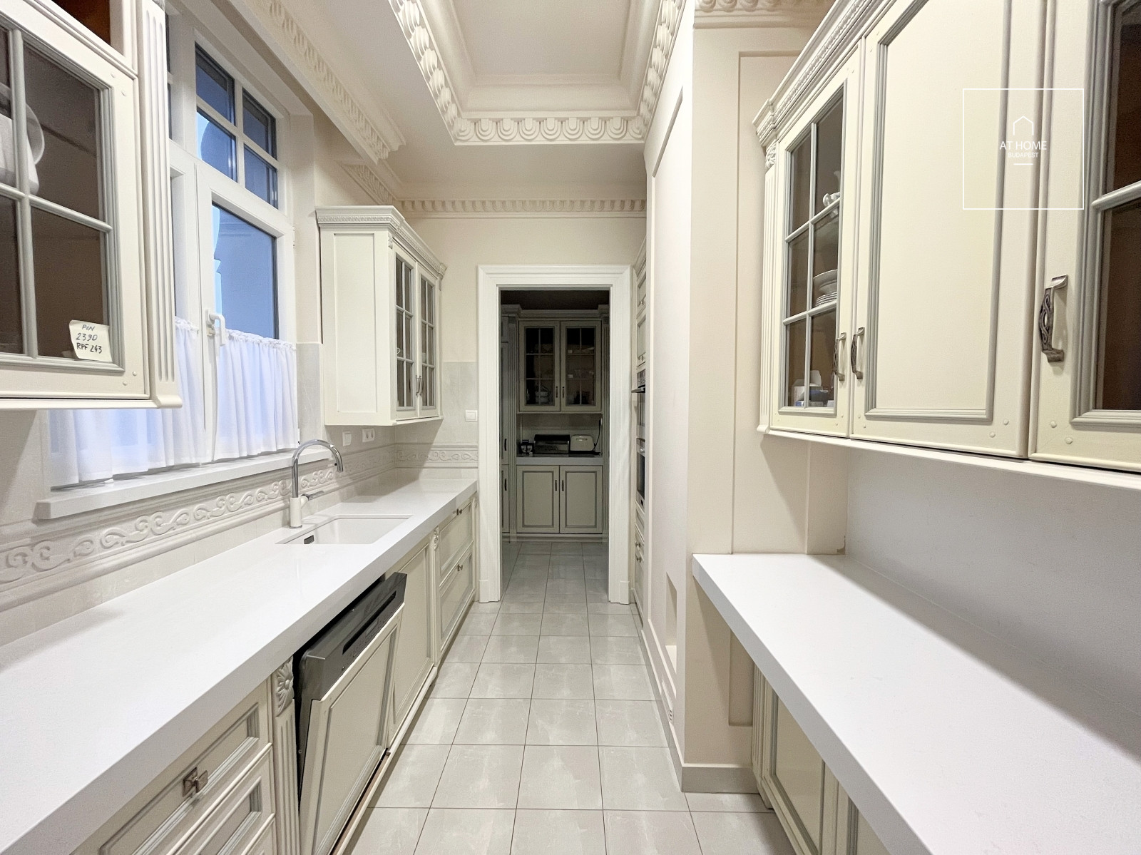 Elegant detached house for sale Budapest II. district, Szemlőhegy