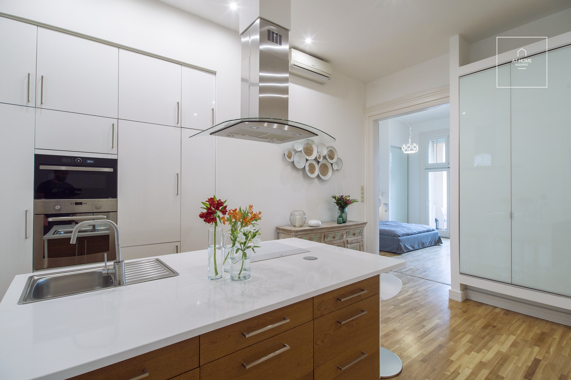 Renovated 2-Bedroom Tasteful Apartment in District V, City Center