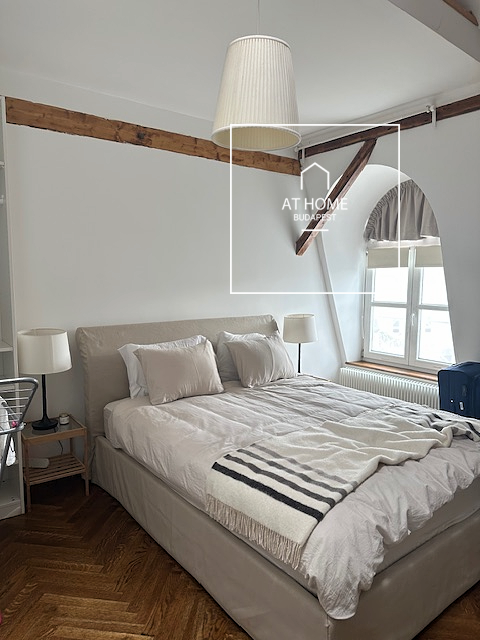 Exclusive three-bedroom apartment with stunning panoramic views on Rózsadomb