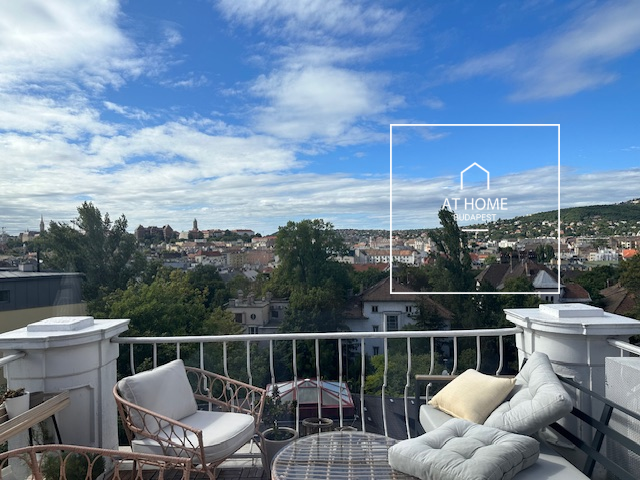 Exclusive three-bedroom apartment with stunning panoramic views on Rózsadomb