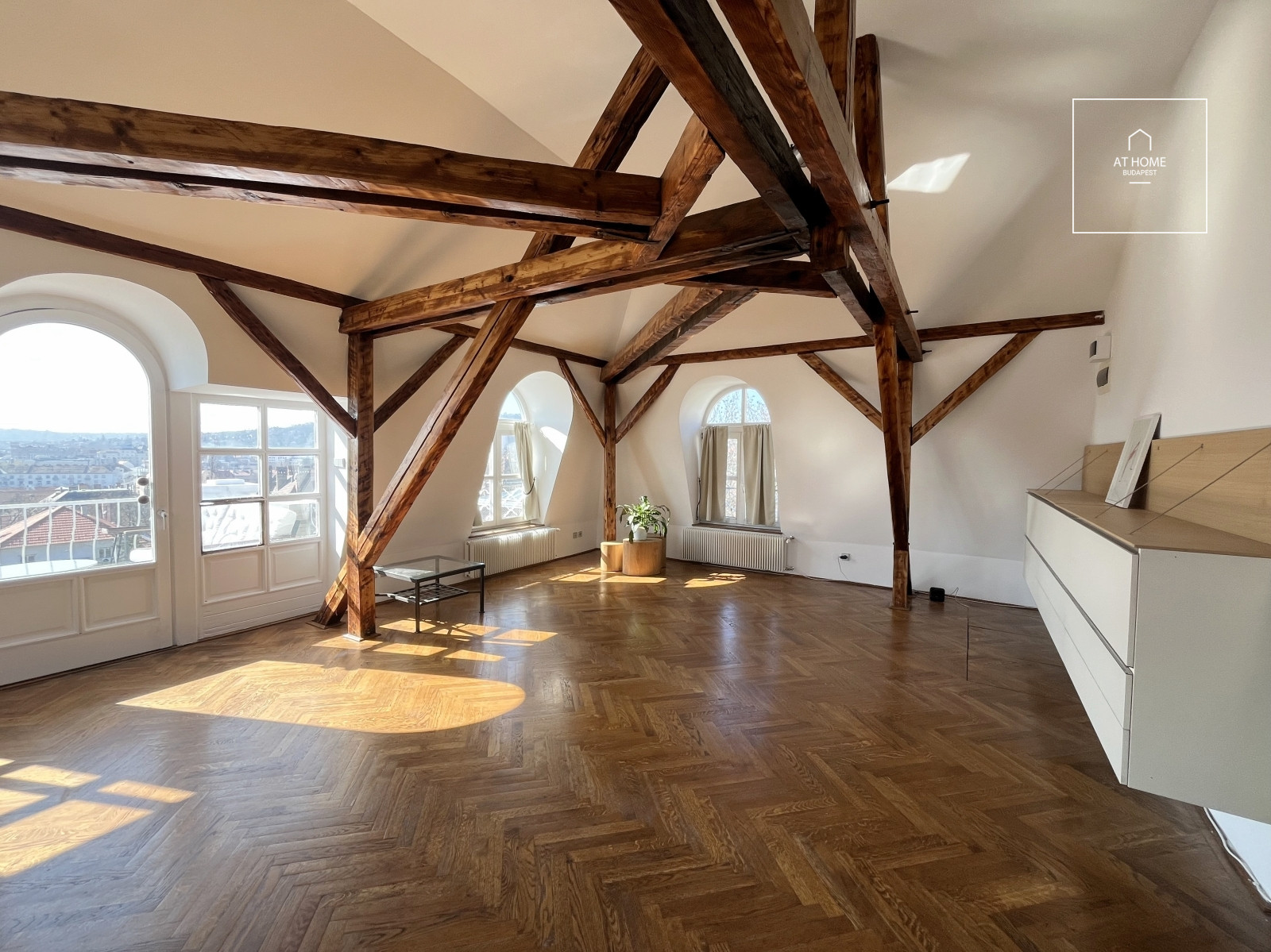 Exclusive three-bedroom apartment with stunning panoramic views on Rózsadomb