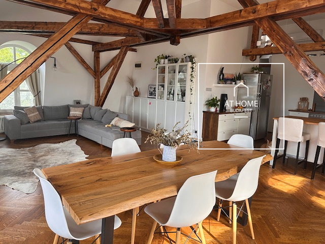 Exclusive three-bedroom apartment with stunning panoramic views on Rózsadomb