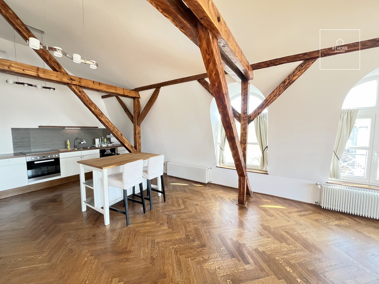 Exclusive three-bedroom apartment with stunning panoramic views on Rózsadomb