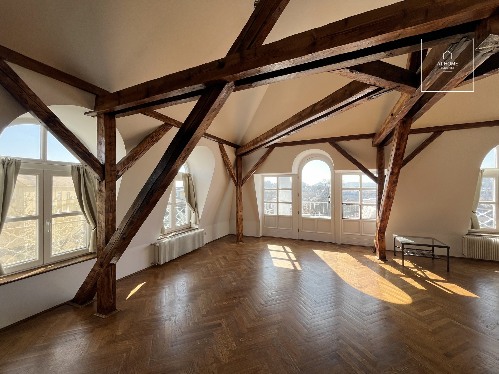 Exclusive three-bedroom apartment with stunning panoramic views on Rózsadomb