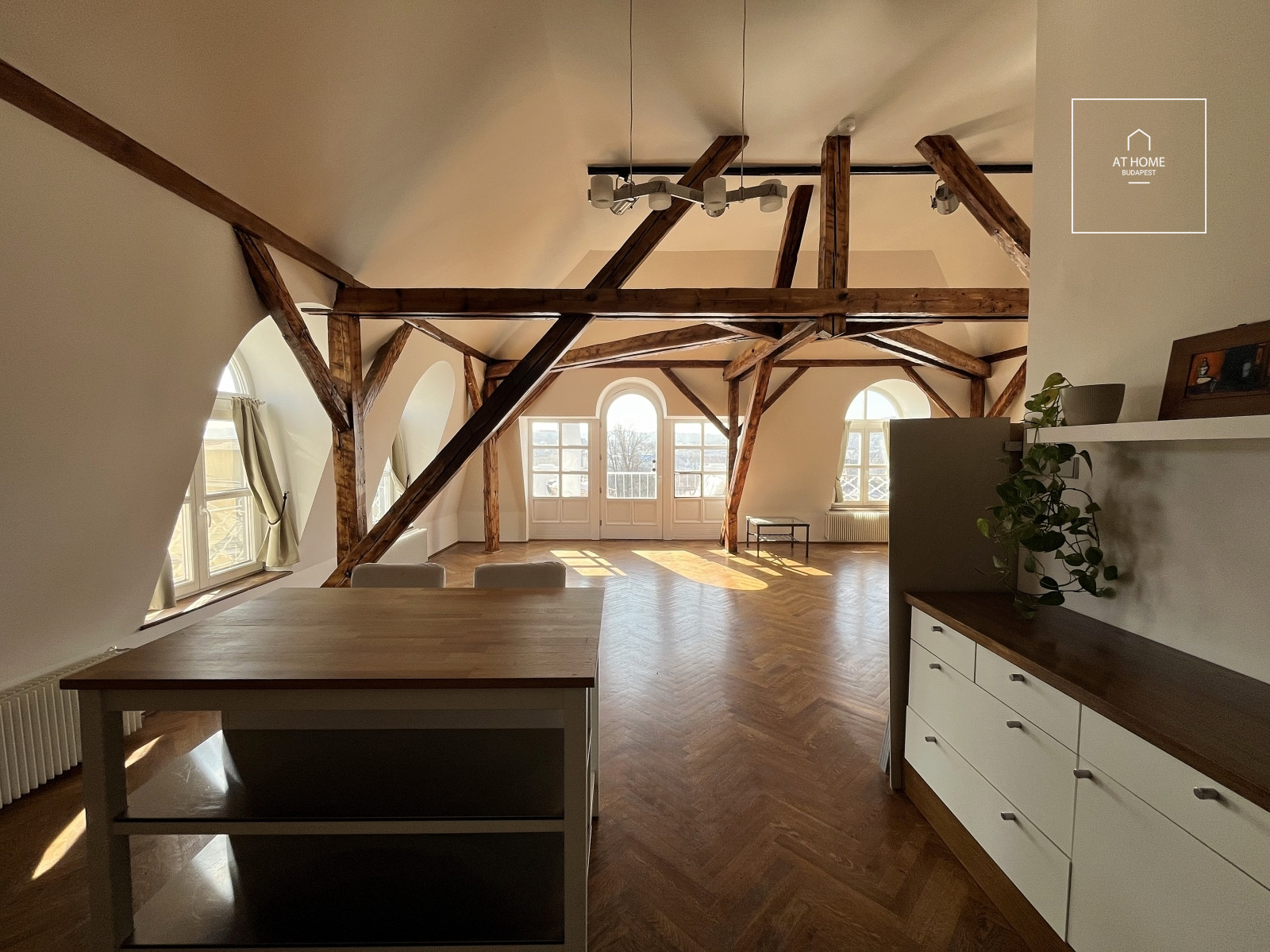 Exclusive three-bedroom apartment with stunning panoramic views on Rózsadomb