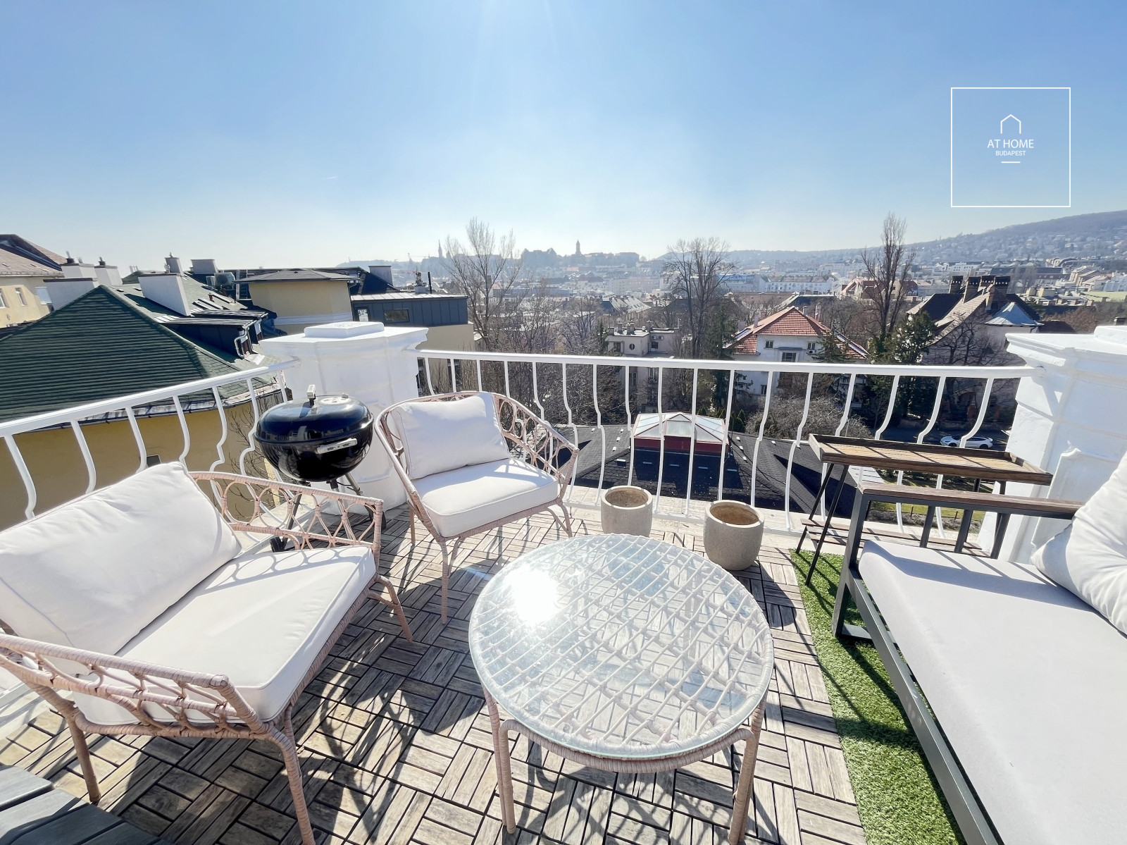 Exclusive three-bedroom apartment with stunning panoramic views on Rózsadomb