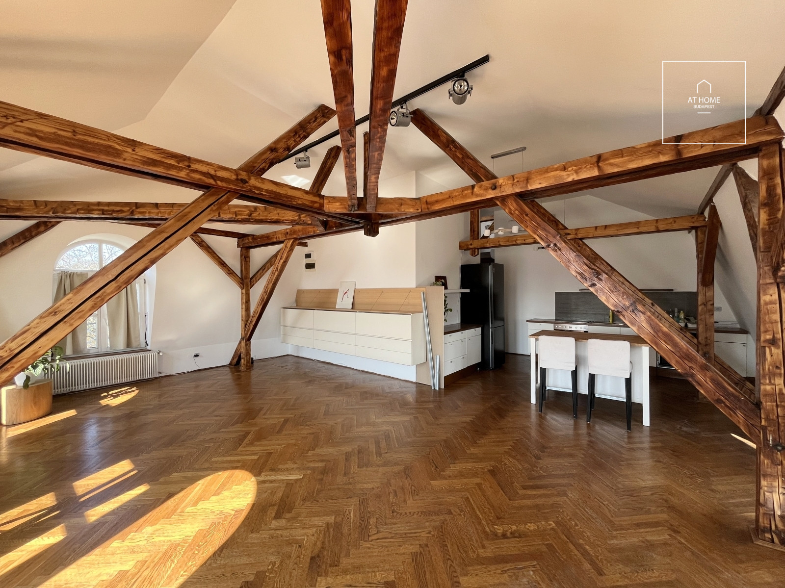 Exclusive three-bedroom apartment with stunning panoramic views on Rózsadomb