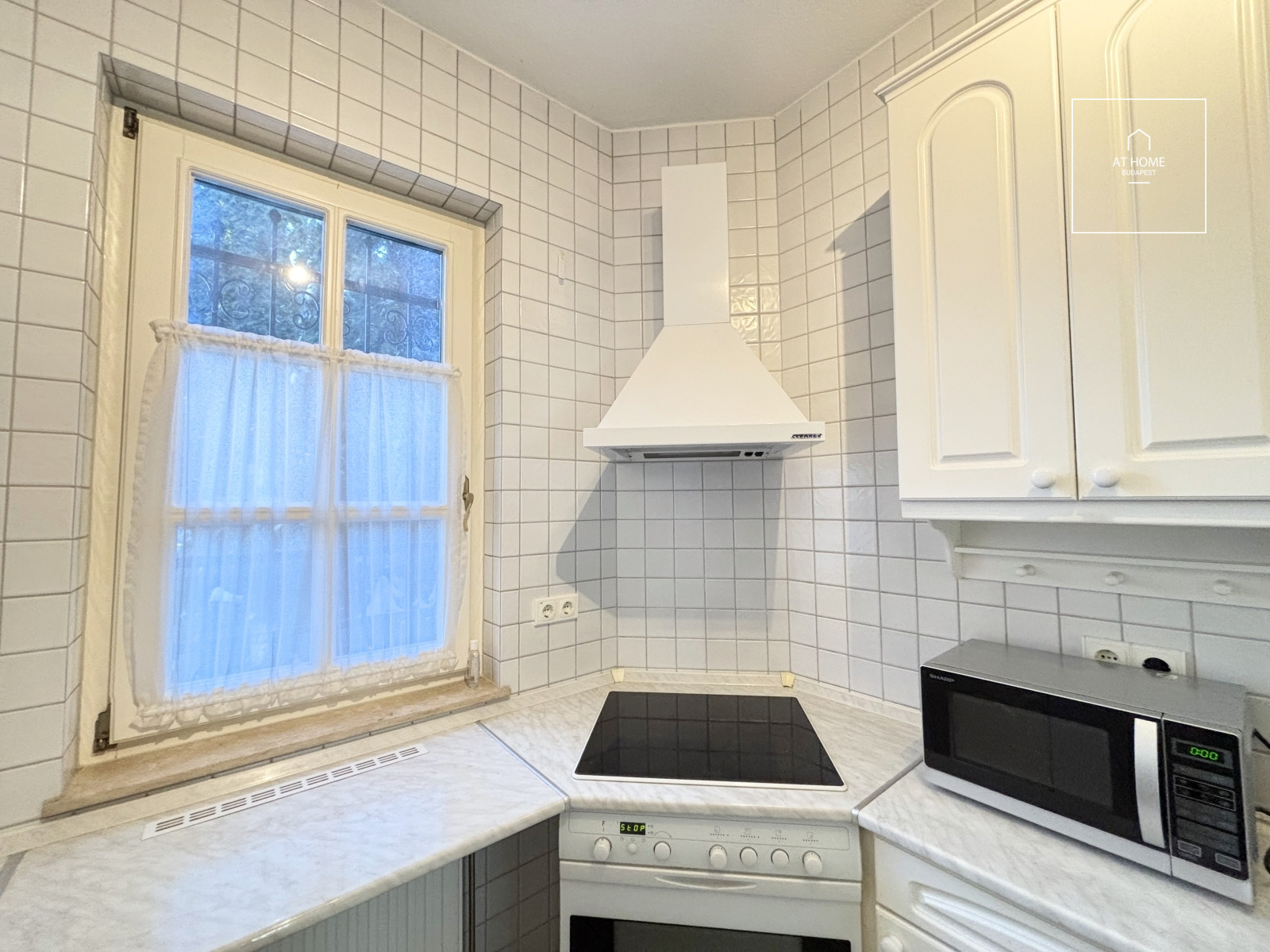 A distinctive 260 m² villa-style semi-detached house in Budapest’s District XII, Istenhegy