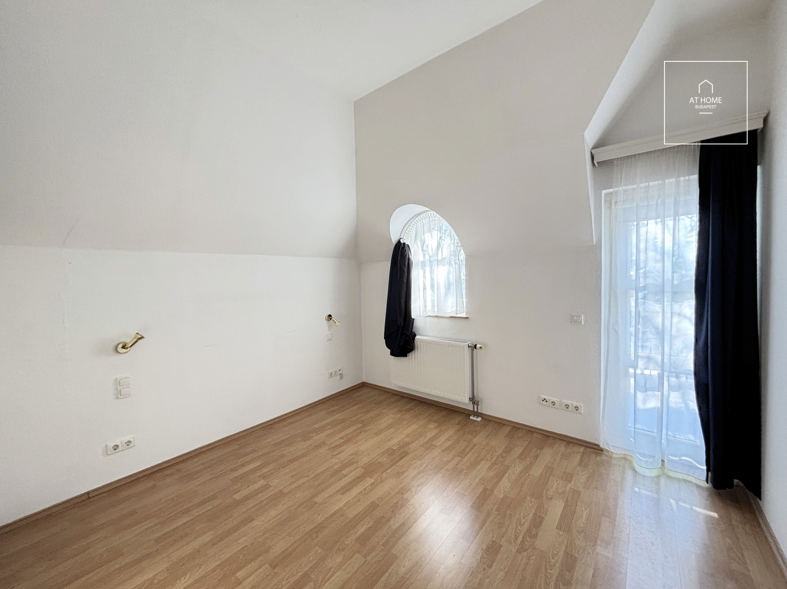 A distinctive 260 m² villa-style semi-detached house in Budapest’s District XII, Istenhegy