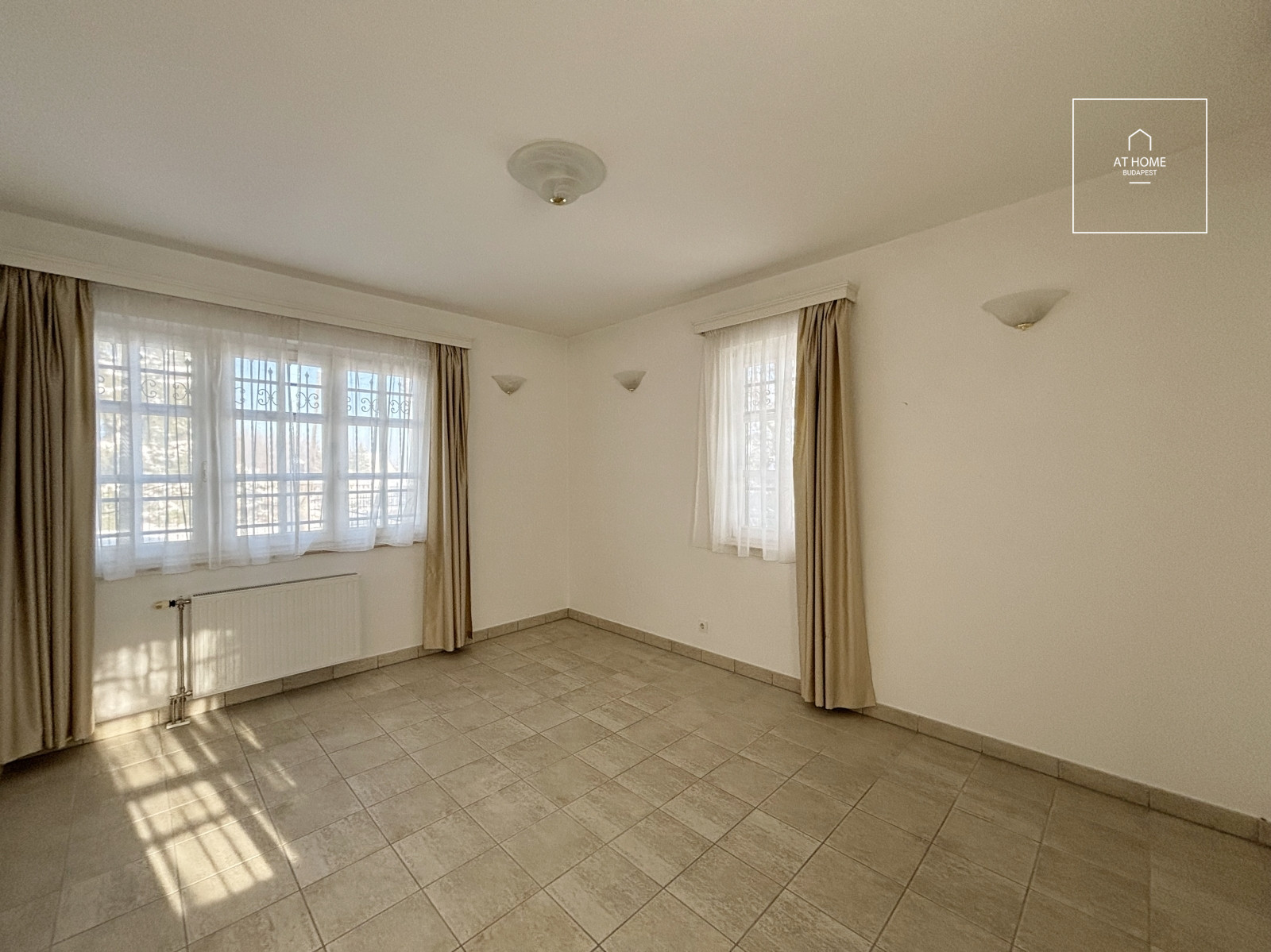 A distinctive 260 m² villa-style semi-detached house in Budapest’s District XII, Istenhegy