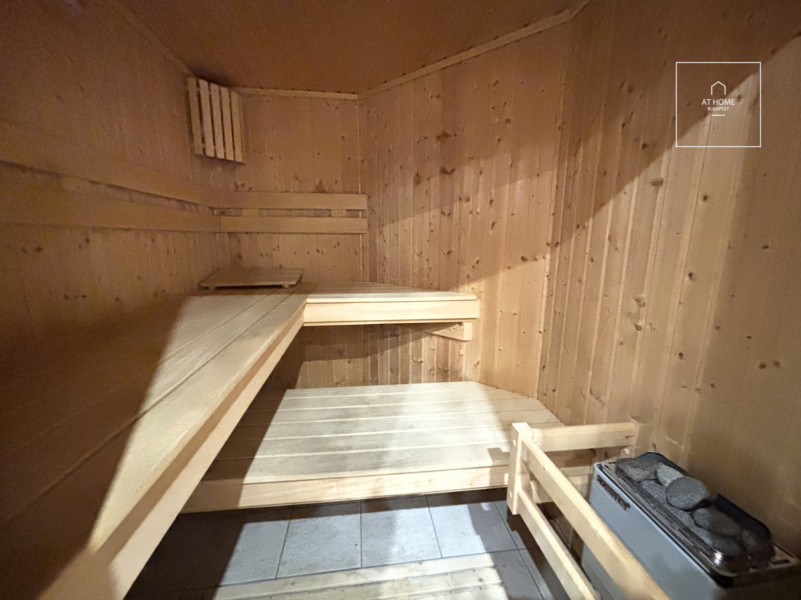 Különleges villa stílusú 260m-es ikerház a XII. kerületben, Istenhegyen