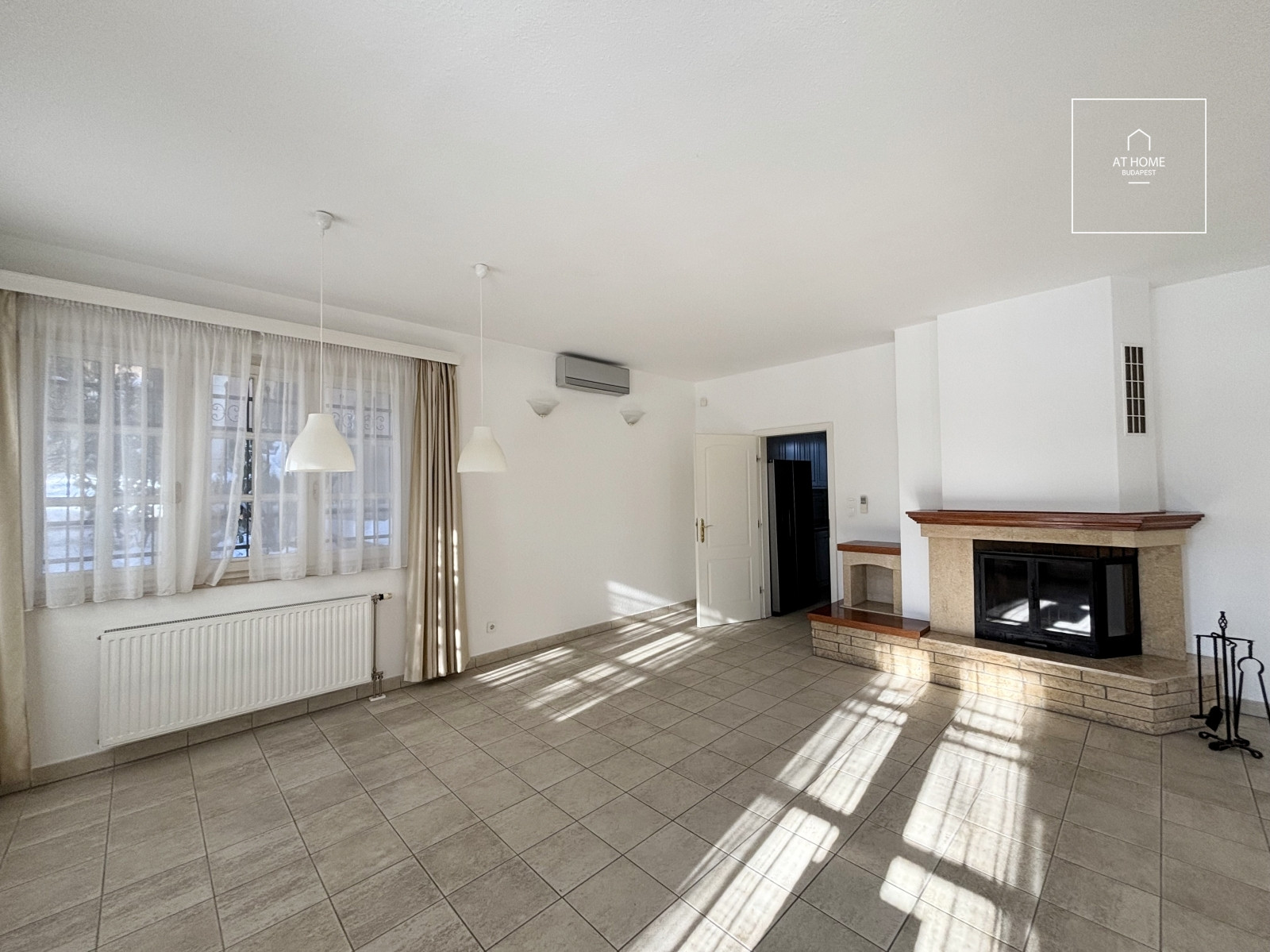 Különleges villa stílusú 260m-es ikerház a XII. kerületben, Istenhegyen