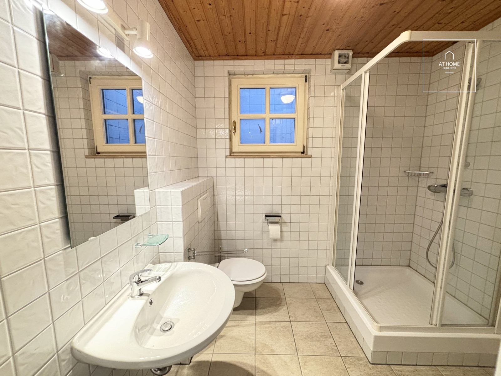 Különleges villa stílusú 260m-es ikerház a XII. kerületben, Istenhegyen