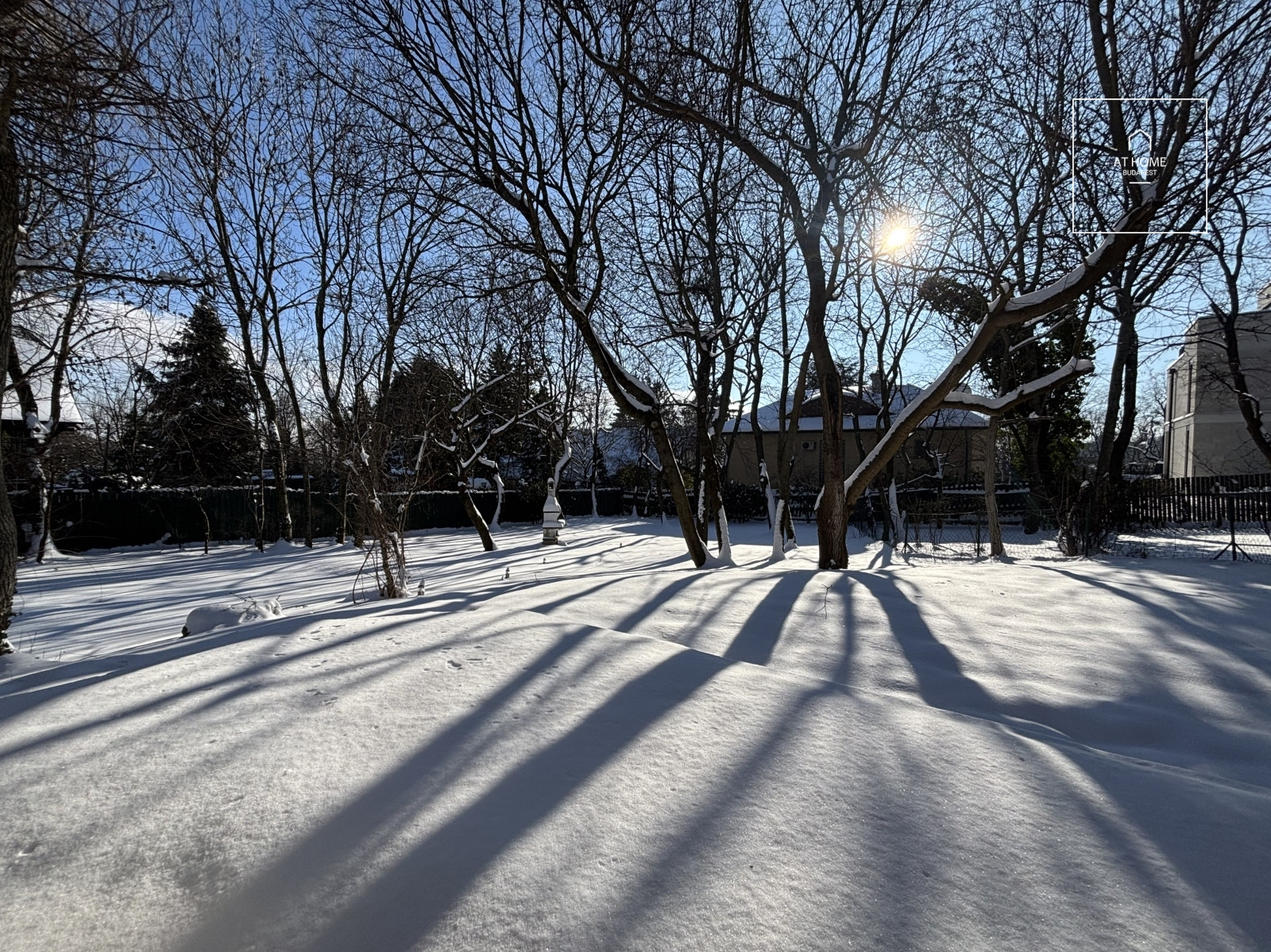 Különleges villa stílusú 260m-es ikerház a XII. kerületben, Istenhegyen
