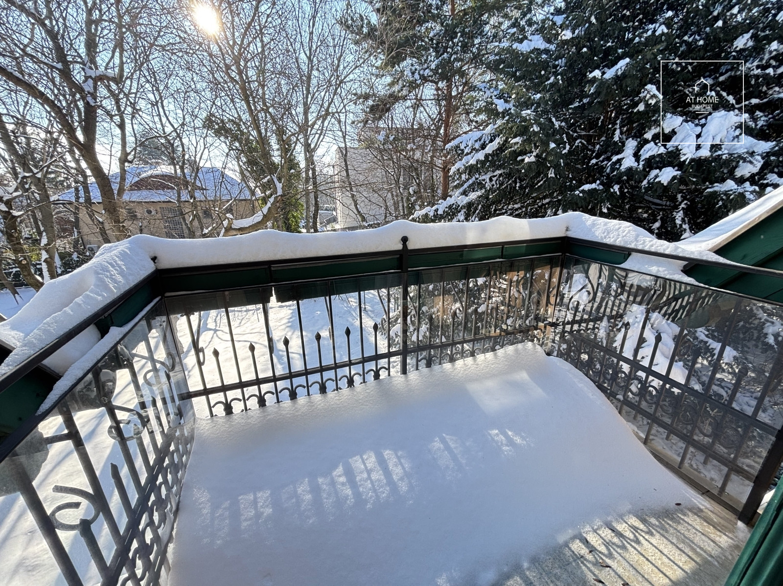 Különleges villa stílusú 260m-es ikerház a XII. kerületben, Istenhegyen