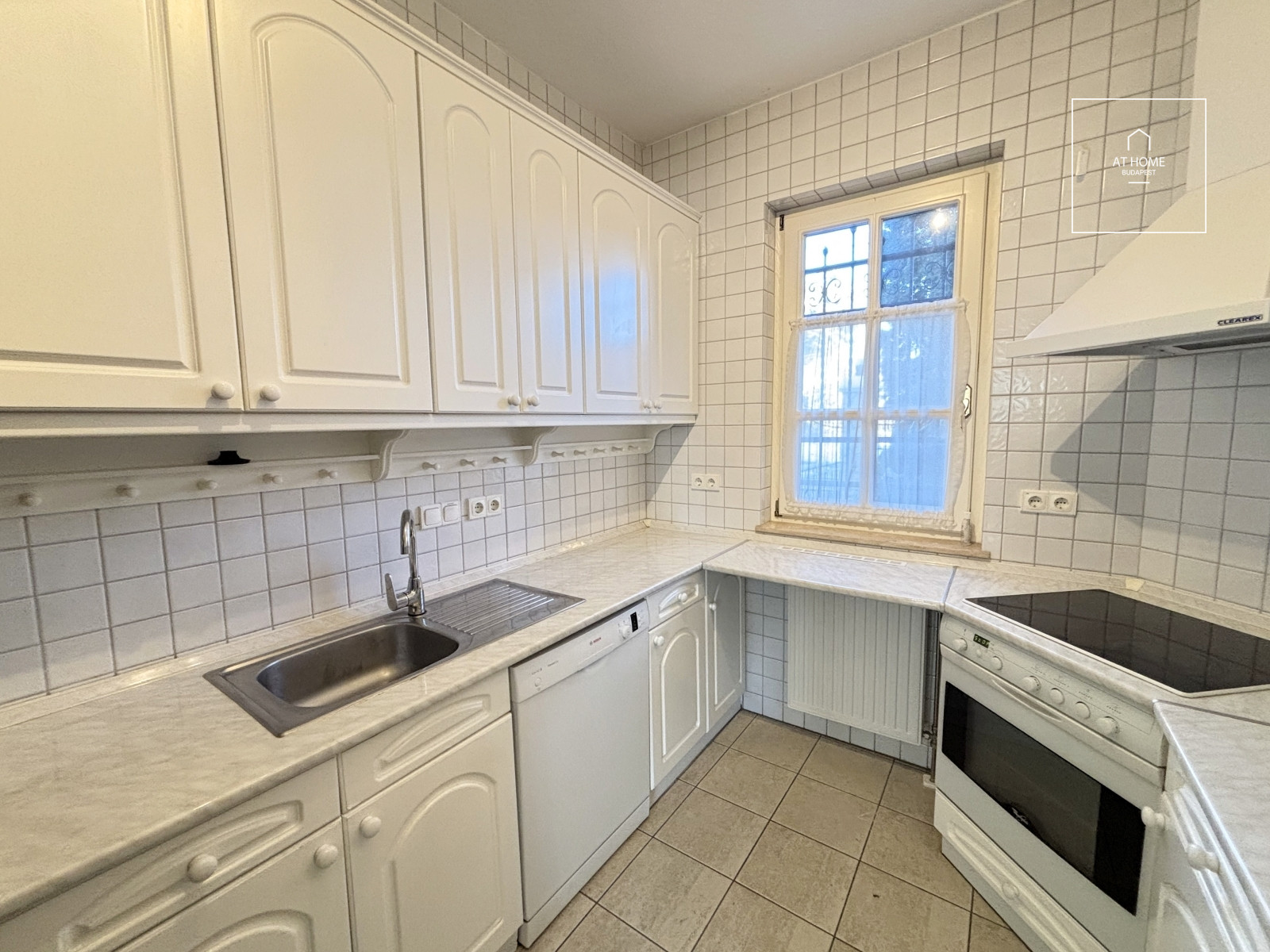 A distinctive 260 m² villa-style semi-detached house in Budapest’s District XII, Istenhegy