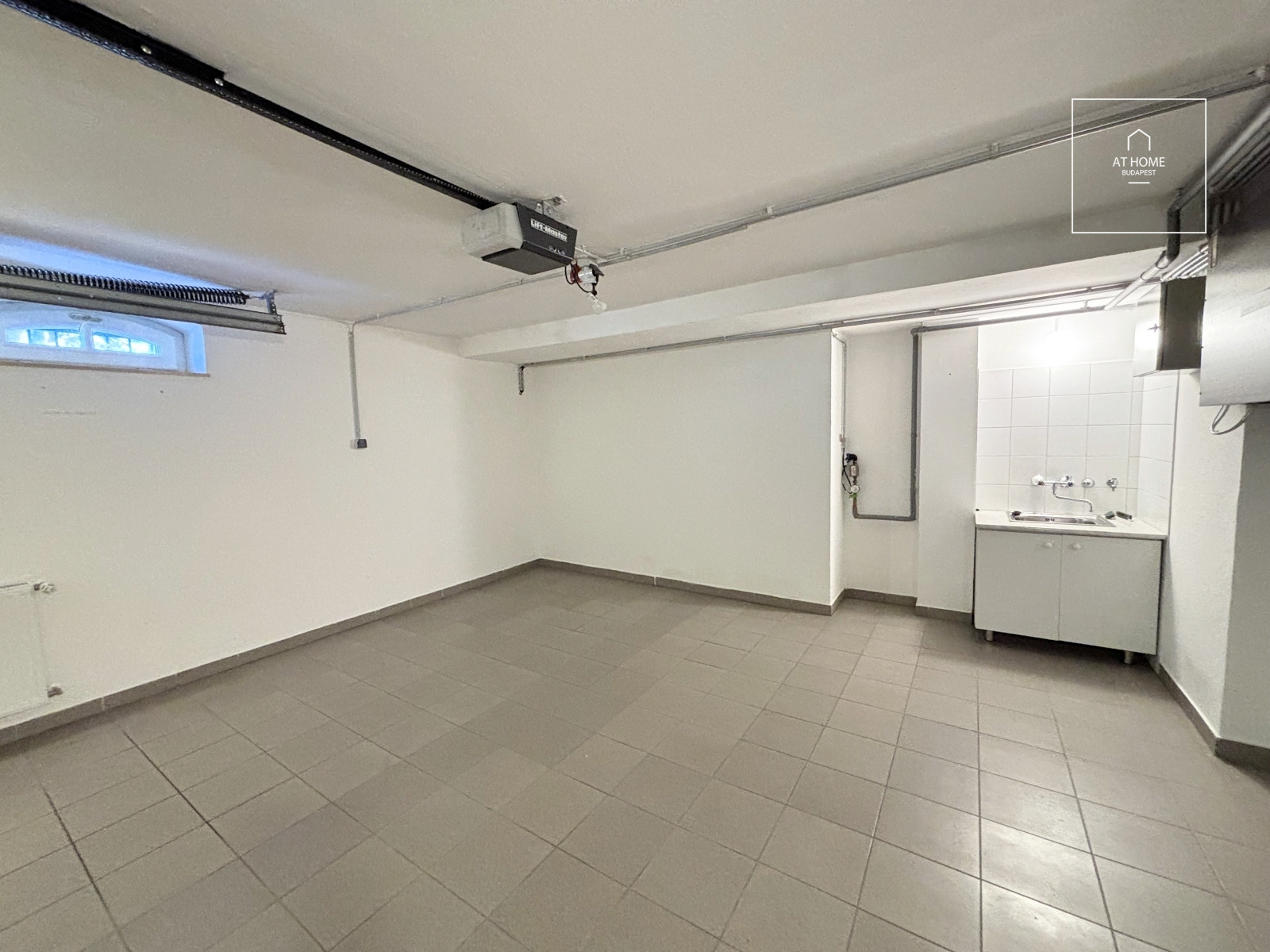 A distinctive 260 m² villa-style semi-detached house in Budapest’s District XII, Istenhegy