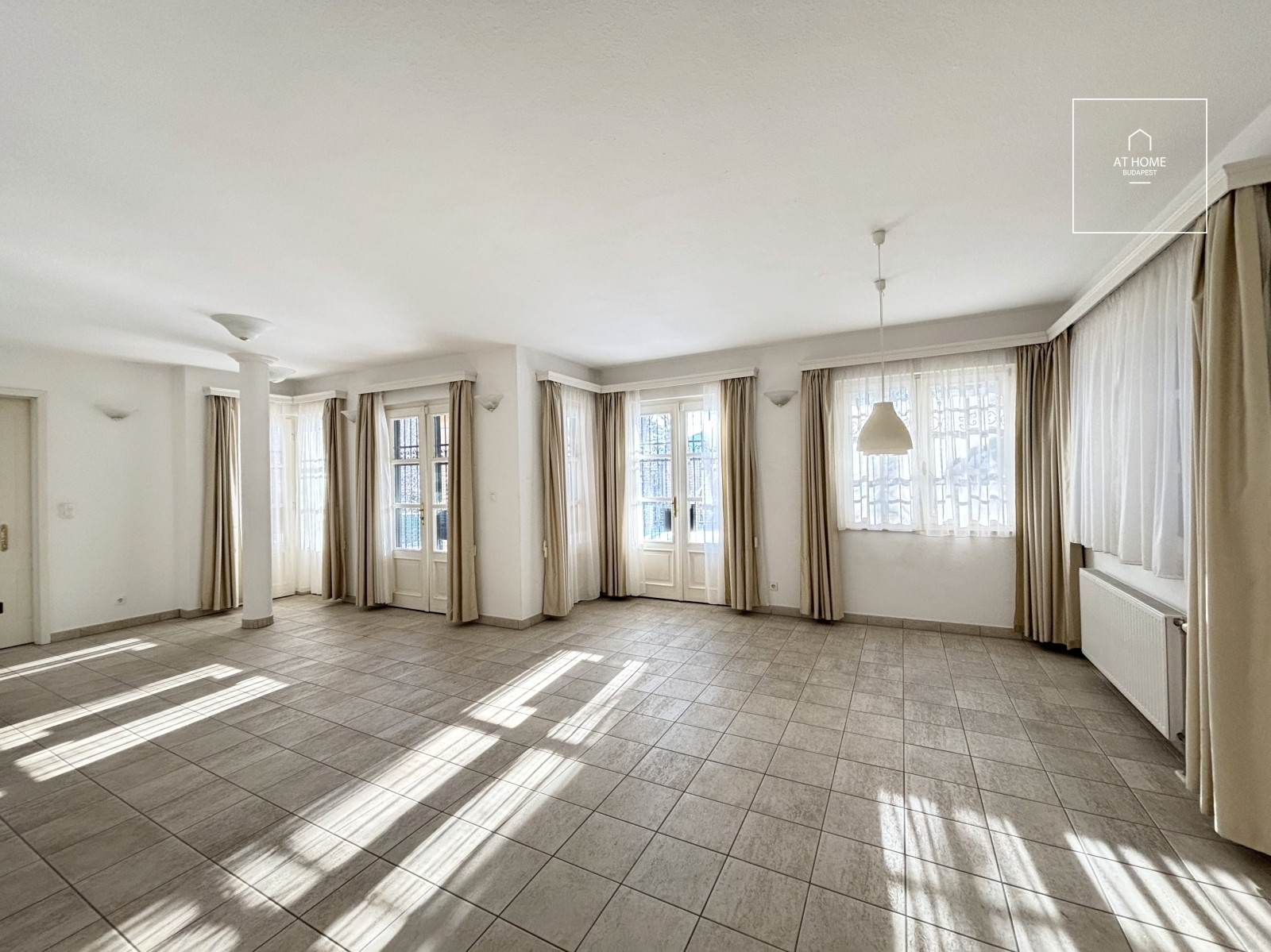 A distinctive 260 m² villa-style semi-detached house in Budapest’s District XII, Istenhegy