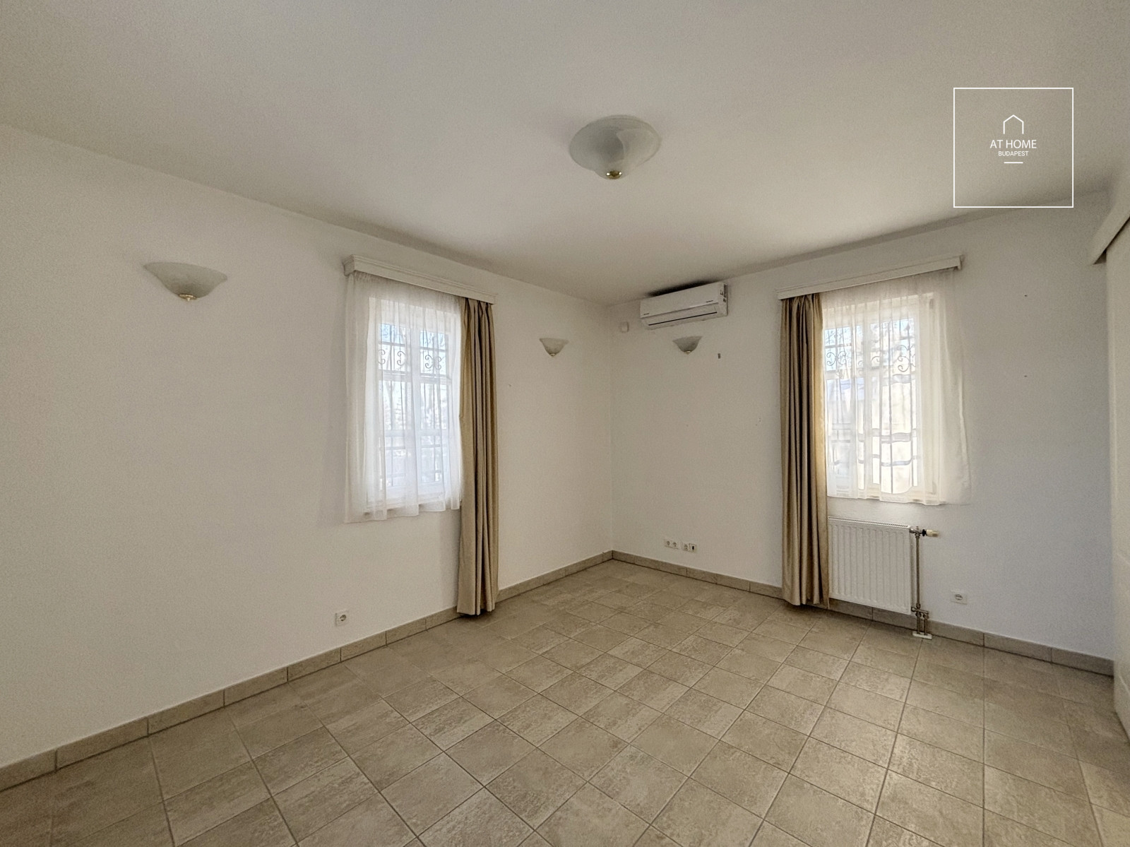 A distinctive 260 m² villa-style semi-detached house in Budapest’s District XII, Istenhegy